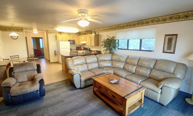 Lead Condominio | Privately Owned 2-bedroom condo at Barefoot Resort located at Terry Peak, SD!