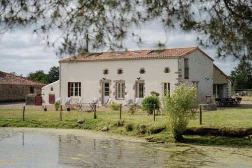Saint-Pierre-des-Echaubrognes Casa | Proche Puy duFou - Les Buardieres