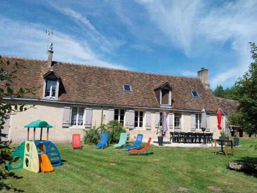 Parigne-lʼEveque Casa | Proche le Mans, Parigné l'Evêque,maison forestière, accueil chevaux possible 11 pers