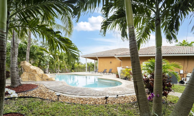 Southwest Ranches Casa | Prodigious 4 Bedroom Villa w/ Pool