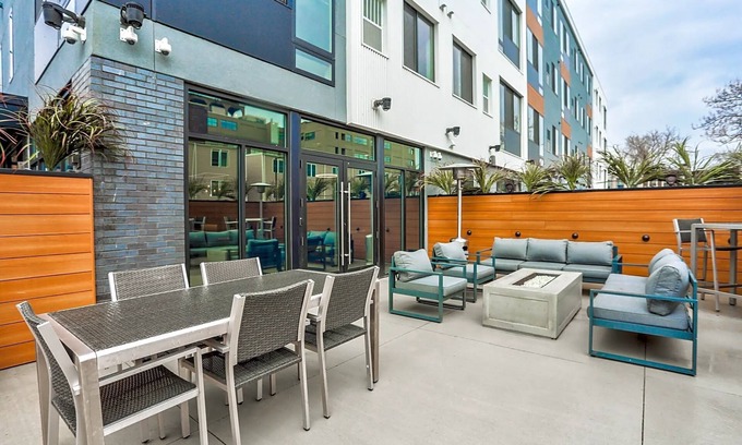 Brewerytown Apartamento | Professional 1BR Apartment I Free Parking I Pool