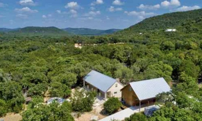 Concan Casa | Immaculate, Professionally Decorated & Fully Stocked Luxury Home near Frio River