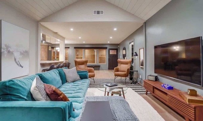 Hollywood Hills West Casa | Projector | Pool Table | 15min DT | Pets OK | BBQ
