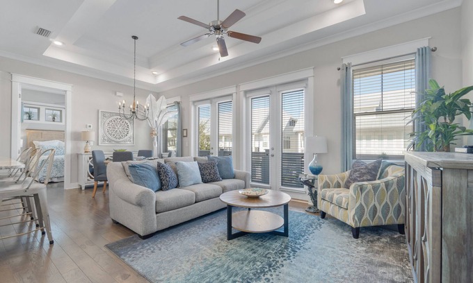 Panama City Beach Casa | Prominence 30A-2bd 2ba duerme 6-GOLF CART-6 Bikes-Near Beach-Lg Pool- "The Hub"