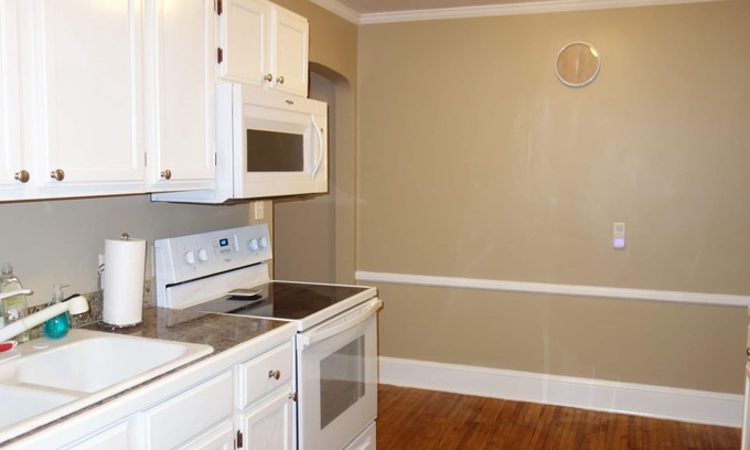 Charlotte Apartamento | Duerme hasta 6 adultos, 5 minutos al centro del espectro, 10 minutos al estadio BOA