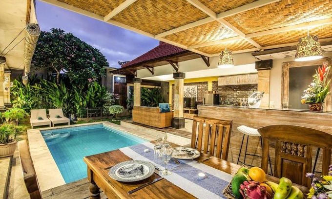 Kerobokan Villa | Private 3 Bedroom Pool Villa, 3 Bath tubs & Hammock in Seminyak