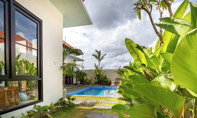 Umalas Villa | PROMO Canggu + Brand NEW Villa + HUGE Pool +PS5!