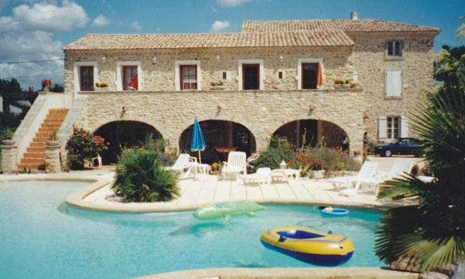 Saint-Julien-de-Peyrolas Apartamento | PROMO!Apartamento F2 con gran piscina en la parte inferior de las gargantas del Ardèche