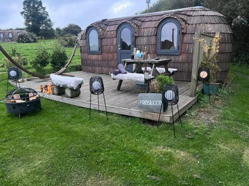 Looe Casa | Prosecco - Lydcott Glamping Cornwall, sea views