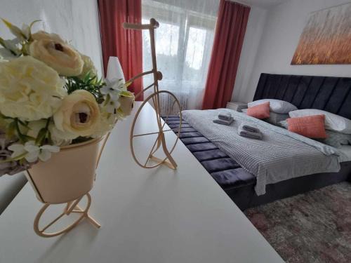 Hradec Kralove Apartamento | Prostorný byt v centru u řeky, 2 ložnice, balkón