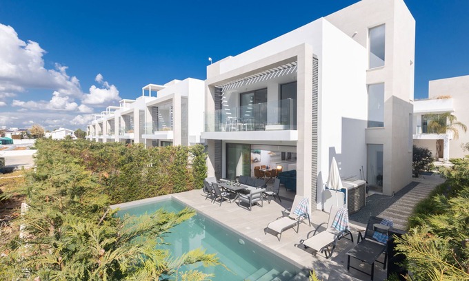 Kapparis Cabaña | Protaras Azure Villa AZV15 - a villa that sleeps 7 guests in 3 bedrooms