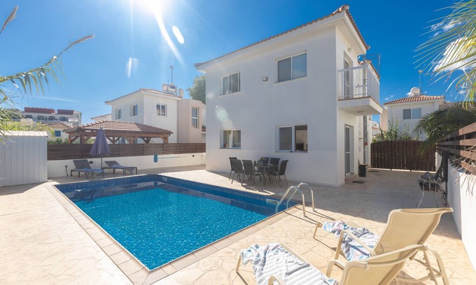 Pernera Cabaña | Protaras Blue River Villa BR26 - a villa that sleeps 7 guests in 3 bedrooms