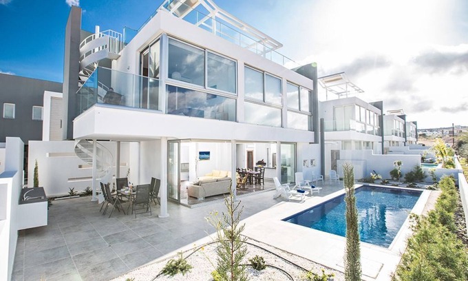Pernera Cabaña | Protaras Holiday Villa BP4 - a villa that sleeps 7 guests in 3 bedrooms