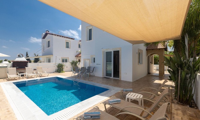 Pernera Cabaña | Protaras Katerina Villa KV58 - a villa that sleeps 7 guests in 3 bedrooms