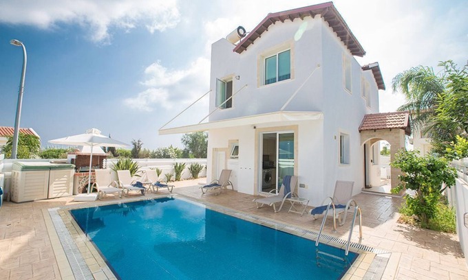 Pernera Cabaña | Protaras Katerina Villa KV60 - a villa that sleeps 7 guests in 3 bedrooms