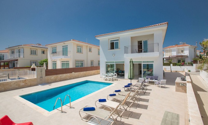 Protaras Cabaña | Protaras Villa ME16 - villa en primera línea que tiene capacidad para 10