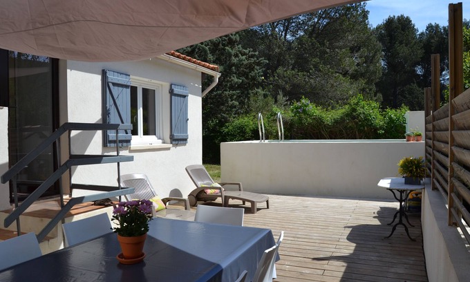 Gemenos Casa | Casa provenzal completamente renovada con piscina ubicada en el pinar