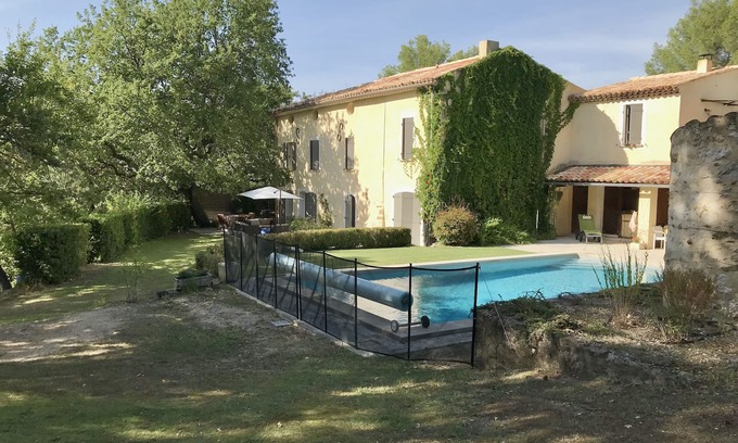 Cadenet Casa | Provencal house with large garden and swimming pool.