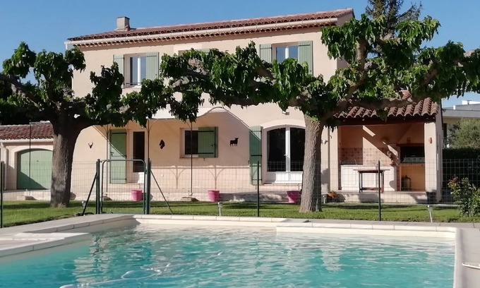 Cabannes Villa | Provencal villa with swimming pool, parking, for 6 to 8 people of 130 M².