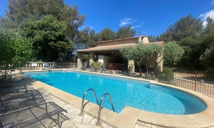 Grans Casa | PROVENCE RENTAL 5 PERS SWIMMING POOL TENNIS PÉTANQUE - Le Domaine d'Alèzen