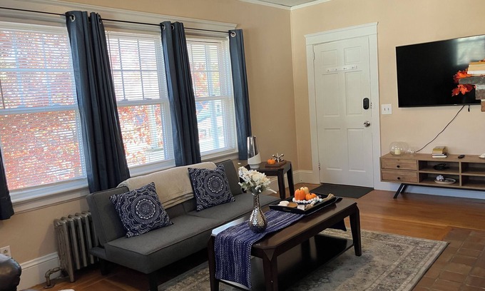 Elmhurst Apartamento | Providence Getaway! 3 Bedrooms!