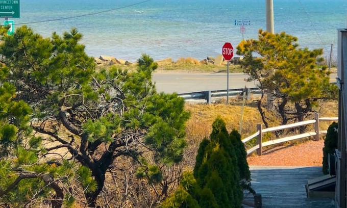 Provincetown Condominio | Provincetown 2br Beach Beauty on the Bay Water View