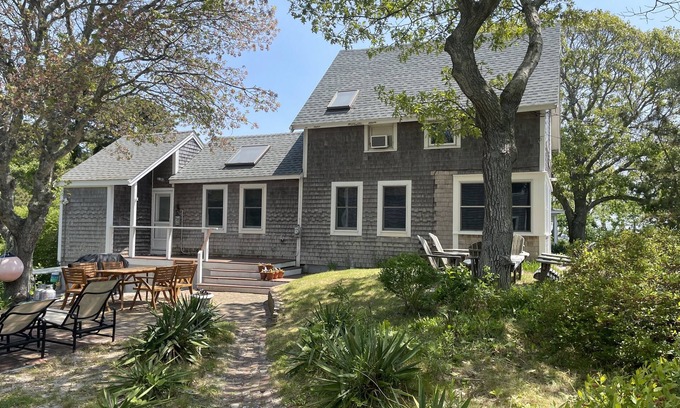 Provincetown Casa | Clásico Cape Cod Cottage con fabulosas vistas al agua.