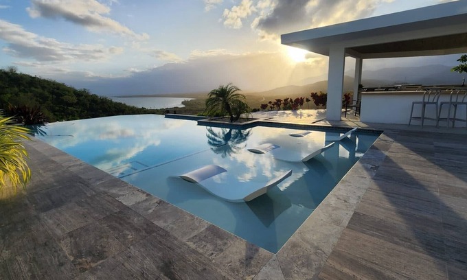 Bajo Cama Y Desayuno | PRX Club - Luxury Caribbean Island Retreat w/ Pool, Ocean & Mountain Views