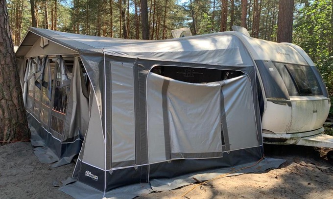 Pierwoszyno Otro | Przyczepa kempingowa VIP Hobby 650 KMFe z klimatyzacją i łazienką, Hel