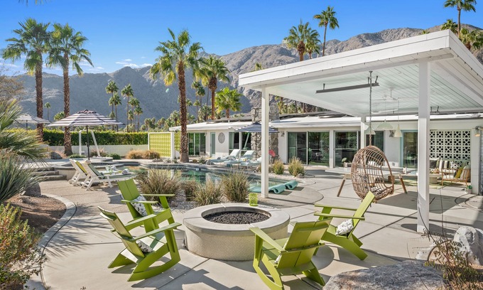 Vista Las Palmas Casa | Lo último: 4BD / 3. 5BA, piscina, spa, vistas a la montaña, mascotas y sistema de nebulización