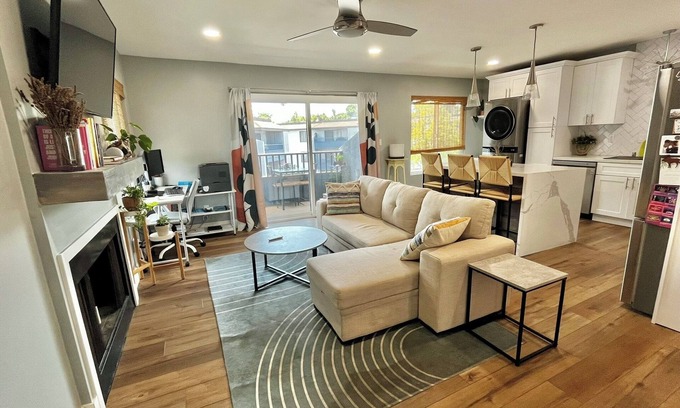 Midway-Pacific Highway Condominio | Pt Loma Condo - Across from Pechanga Arena and Central to Beaches and Downtown