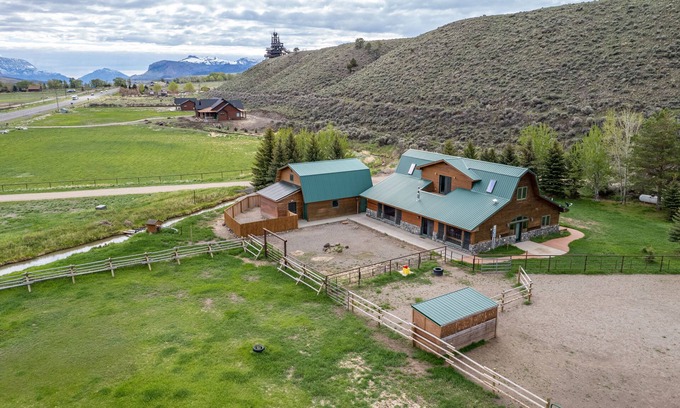 Cody Casa | Ptarmigan Ranch North Fork Views 4 Bedrooms!