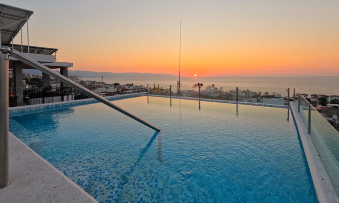 Colonia 5 de Diciembre Apartamento | Puerto Vallarta, Bay View Apartment. 5 min from the Malecon.