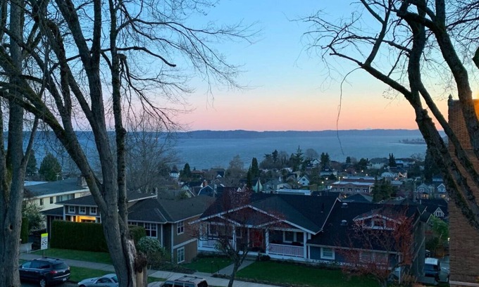 North End Condominio | The Puget Sound View, ba��era con jacuzzi, vecindario histórico de lujo