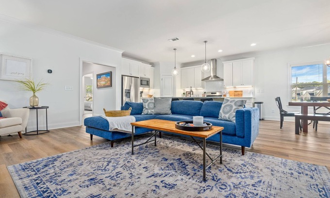 Auburn Casa | Punt Bama Punt ~ New 4/3 in AU with Outdoor Fire Pit!