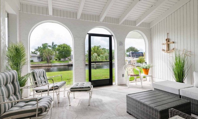 Punta Gorda Casa | Punta Gorda Isles Canal 2 bedroom Home- Sailboat Access! 15 foot dock!