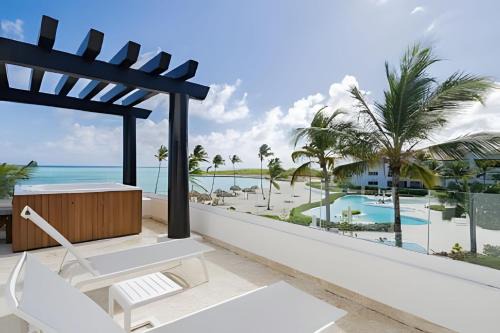 Cap Cana Marina Apartamento | Punta Palmera Beach Front and pool views Cap Cana