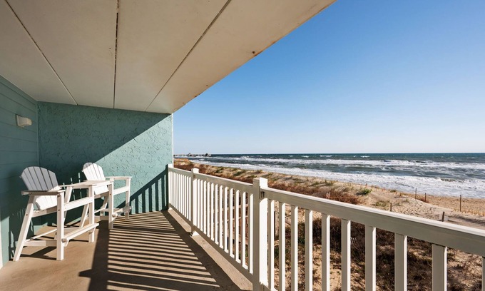 South Nags Head Condominio | Pup-Friendly! Direct Oceanfront! Shorely Goodness: PierView 105 Oceanfront Condo
