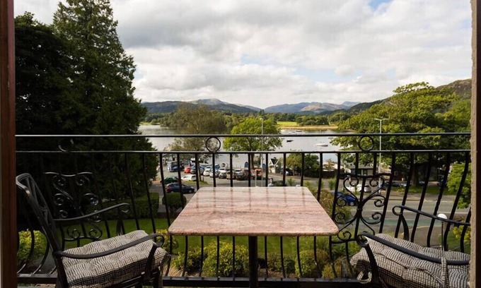 Waterhead Cabaña | PURE GRACE, family friendly, with a garden in Ambleside
