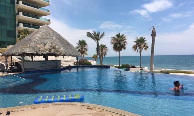 Las Conchas Condominio | Condominio Frente a la Playa con Arena Pura y Vista Impresionante