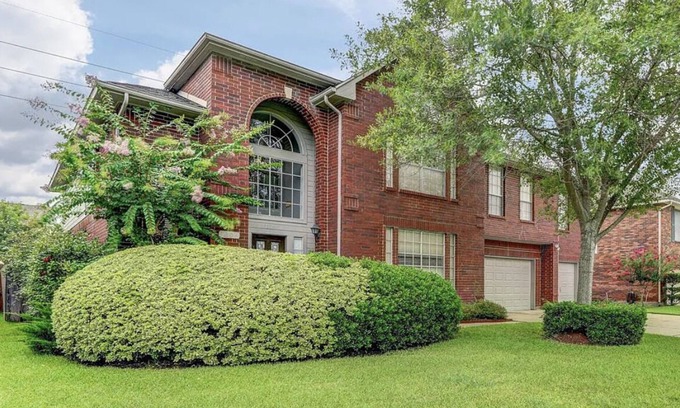 Missouri City Casa | PureLife Master-suite/ Your Home Away From Home!