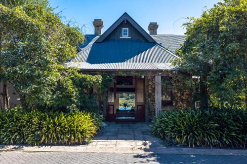 Oneroa Casa | Puriri Valley Estate, Church Bay - Be My Guest Waiheke