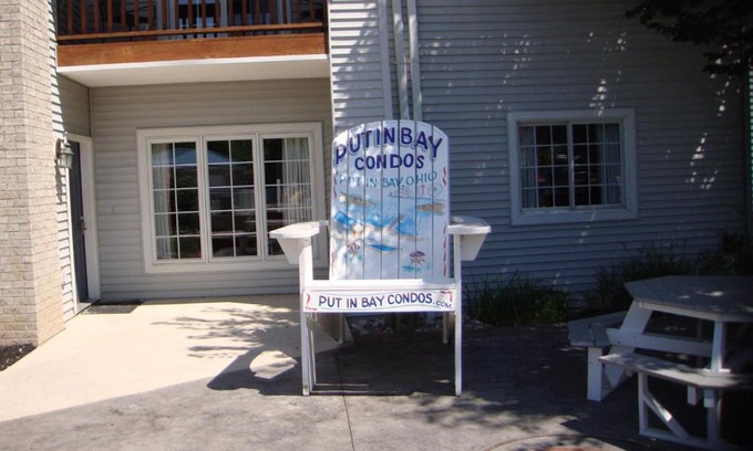Put-in-Bay Casa | Put-in-Bay Poolview Condo #5