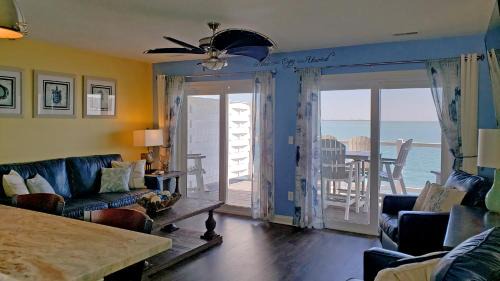 Put-in-Bay Casa | Put-in-Bay Waterfront Condo #207