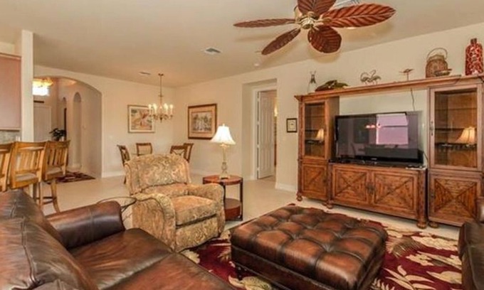 Botanica Lakes Casa | Ponga algo de brillo en su vida en Sparkleberry Drive ... Snowbirds ¡Bienvenido!