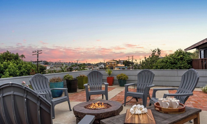 Point Loma Heights Casa | Putting Green, Firepit + Game Room & Outdoor Dining Near Beaches | Zola Street