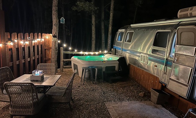 Woodland Park Casa | PVP56 Vintage 1984 Airstream RV — With Private Hot Tub!