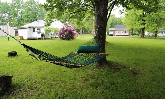 Pymatuning Central Cabaña | Pymatuning Lake Walking distance to Espyville Marina!
