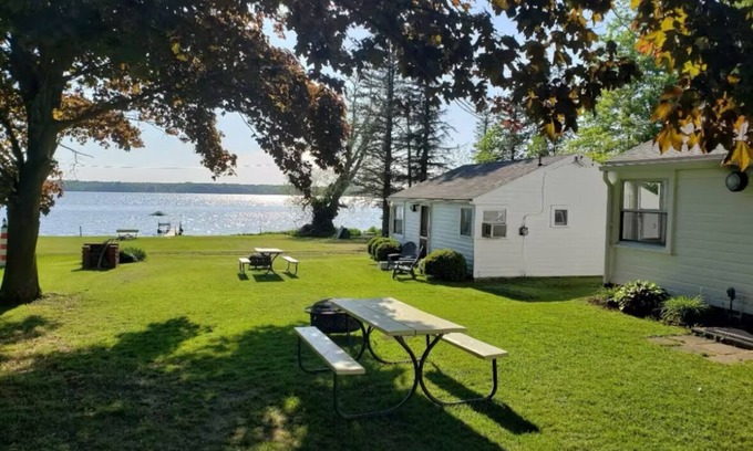 Pymatuning Central Cabaña | Pymatuning Lakefront Cottage 1 with Dock Slip