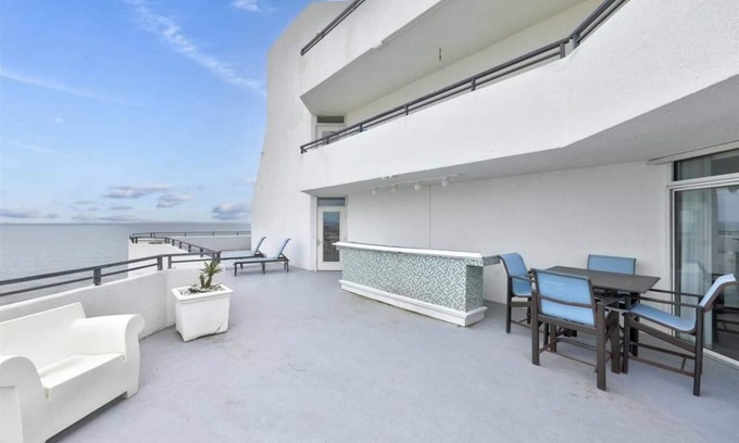 Ocean City Casa | ⭐️Pyramind 18F EPIC HUGE Balcony Oceanfront Pool VIEWS⭐️
